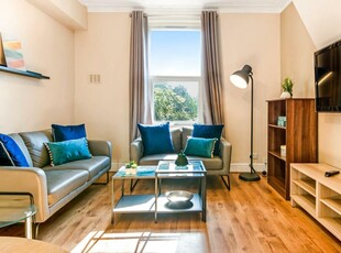 5 bedroom flat for rent in Winstanley Terrace, Leeds, LS6