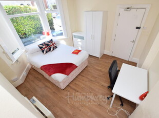 5 bedroom terraced house for rent in Adams Avenue, Abington, Northampton, NN1