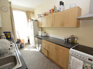 5 bedroom terraced house for rent in Kirkstall Lane, Leeds, West Yorkshire, LS6