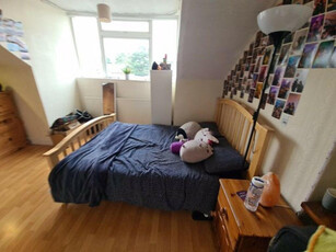 6 bedroom house for rent in Delph Mount, Leeds, LS6