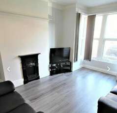 6 bedroom terraced house for rent in Estcourt Terrace, Leeds, West Yorkshire, LS6