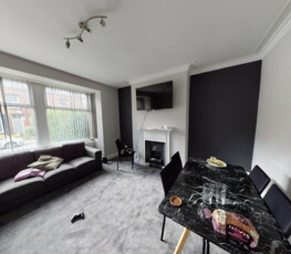 6 bedroom terraced house for rent in Headingley Avenue, Leeds, West Yorkshire, LS6