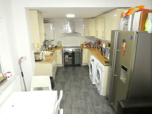 7 bedroom terraced house for rent in Moseley Road, Fallowfield, Manchester, M14