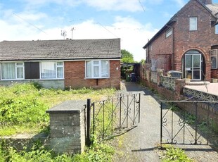 Bungalow to rent in Victoria Road, Bradmore, Wolverhampton, West Midlands WV3