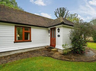 Cottage to rent in Kerves Lane, Horsham RH13