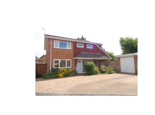 Detached house to rent in Foxglove Close, Basingstoke, Hampshire RG22