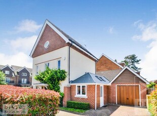 Detached house to rent in Mulberry Way, Ashtead KT21