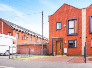 End terrace house to rent in Brown Street, Salford M6