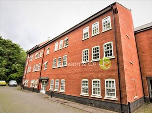 Flat to rent in Albany Gardens, Colchester CO2
