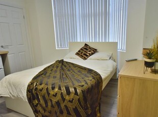 Flat to rent in Albert Road, Middlesbrough, North Yorkshire TS1