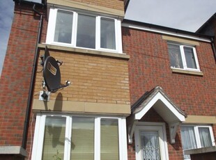 Flat to rent in Alice Street, Bilston WV14