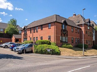 Flat to rent in Balfour Court, Station Road, Harpenden, Hertfordshire AL5