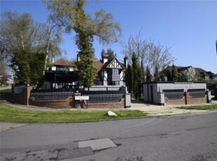 Flat to rent in Beech Hill Avenue, Hadley Wood, Hertfordshire EN4