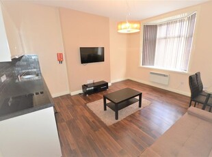 Flat to rent in Bowling Green Street, Leicester LE1