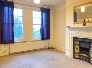 Flat to rent in Buckland Road, Maidstone ME16