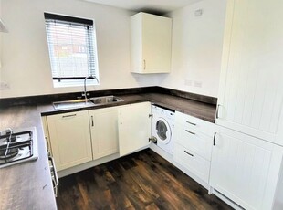 Flat to rent in Buttermere Crescent, Doncaster DN4