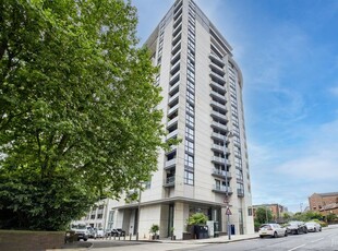 Flat to rent in Centenary Plaza, Holliday Street, Birmingham B1