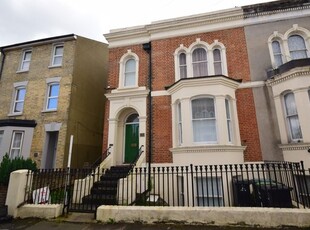 Flat to rent in Cobham Street, Gravesend DA11