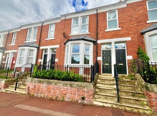 Flat to rent in Curzon Street, Bensham, Gateshead NE8