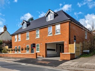 Flat to rent in Deanway, Chalfont St. Giles HP8