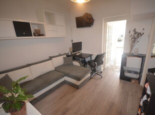 Flat to rent in Eastern Avenue, Ilford IG2