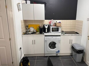 Flat to rent in Elmstead Road, Ilford IG3