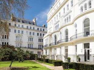 Flat to rent in Garden House, Kensington Garden Square, London W2