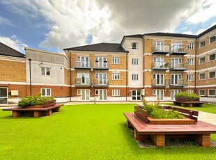 Flat to rent in Hales Court, Ley Farm Close, Watford WD25