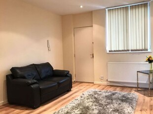 Flat to rent in Henry Street, Liverpool L1