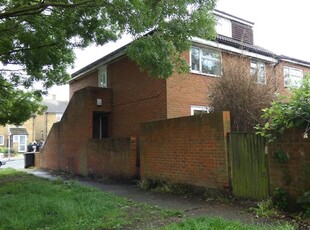 Flat to rent in Knight Avenue, Canterbury CT2