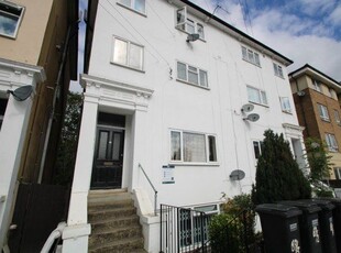 Flat to rent in Lansdowne Road, Croydon CR0