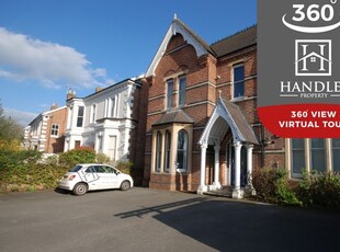 Flat to rent in Lillington Avenue, Leamington Spa, Warwickshire CV32