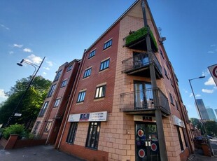Flat to rent in Meridian Square, Stretford Road, Hulme, Manchester. 5Jh. M15