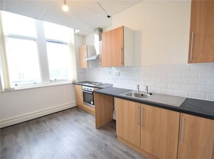 Flat to rent in North Street, Keighley BD21