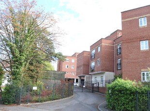 Flat to rent in Norwich Avenue West, Bournemouth BH2