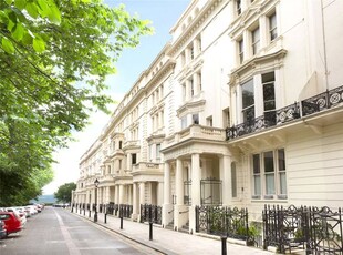 Flat to rent in Palmeira Square, Hove, East Sussex BN3