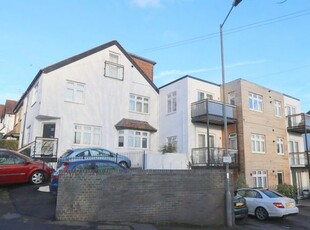 Flat to rent in Pinions Road, High Wycombe HP13