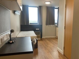 Flat to rent in Queen Street, Sheffield, South Yorkshire S1