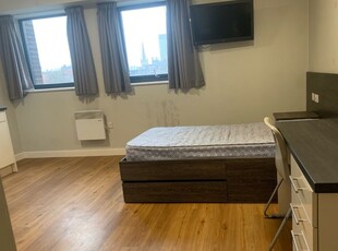 Flat to rent in Queen Street, Sheffield, South Yorkshire S1