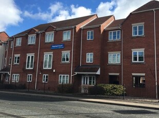 Flat to rent in Raphael Court, Broad Lanes, Bilston, Bilston WV14