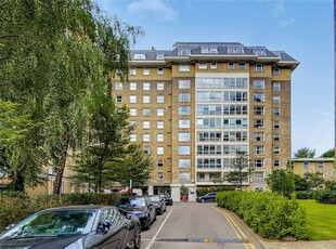 Flat to rent in St. Johns Wood Park, St Johns Wood NW8