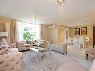 Flat to rent in St John's Wood Park, St Johns Wood NW8