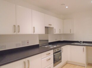 Flat to rent in Stoke Road, Slough SL2