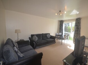 Flat to rent in Trotwood, Chigwell IG7
