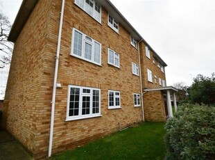 Flat to rent in Waters Drive, Staines TW18
