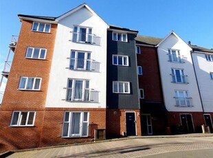 Flat to rent in Westwood Drive, Canterbury CT2