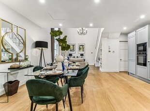Flat to rent in Woods Mews, Mayfair W1K