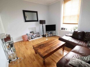 Flat to rent in Woodside Green, Woodside, Croydon SE25