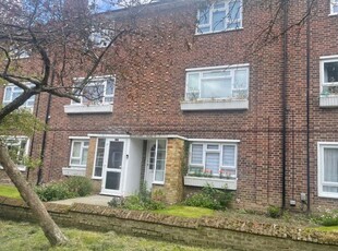 Maisonette to rent in Bournehall Road, Bushey, Hertfordshire WD23