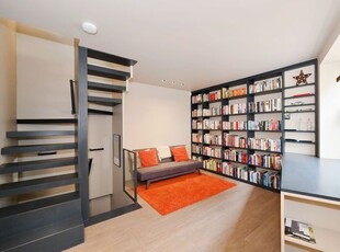 Mews house to rent in Pottery Lane, London W11